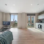 Rentitrev Modern Flat In Exclusive Wandsworth Area